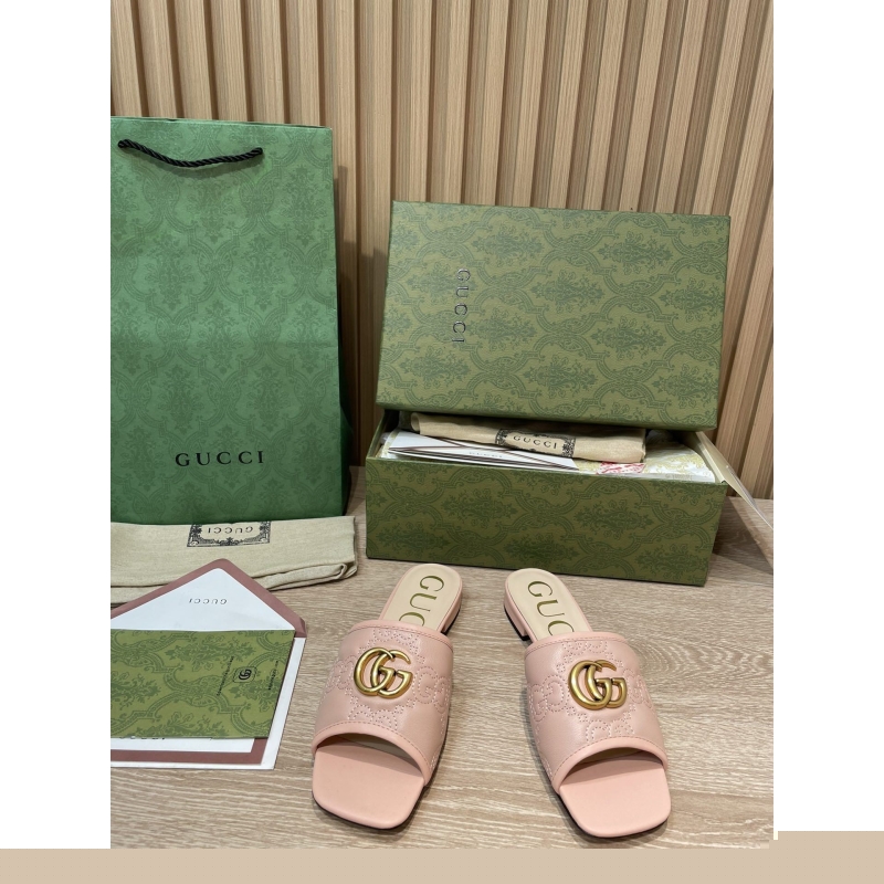 G*u*i slippers